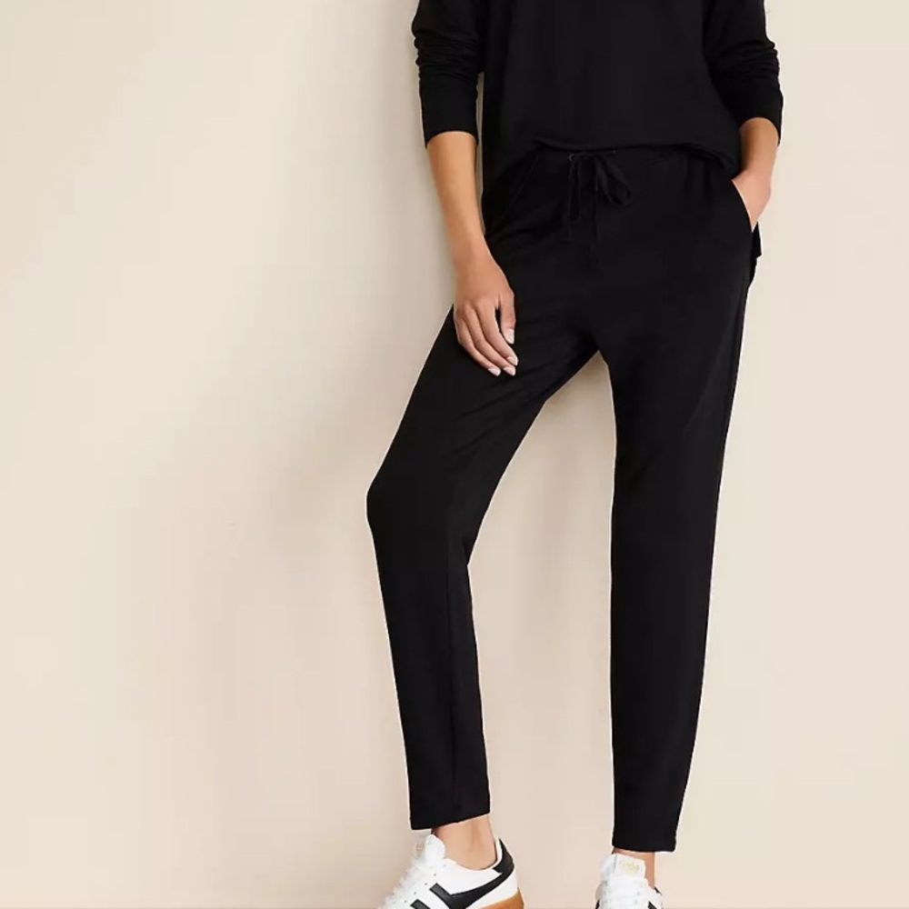 Lou & Grey Black Relaxed Sweatpants